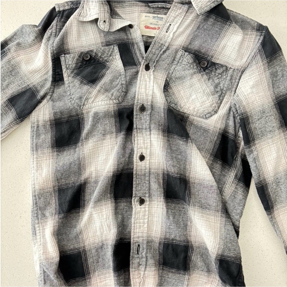 URBAN PIPELINE LARGE BOYS BUTTON UP FLANNEL BLACK & WHITE